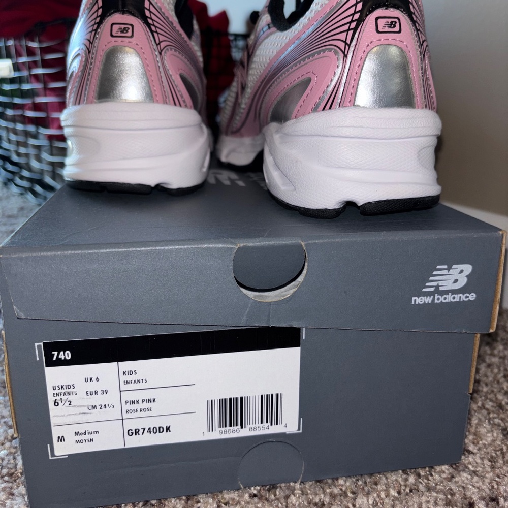New Balance 740 - Picture 2 of 2